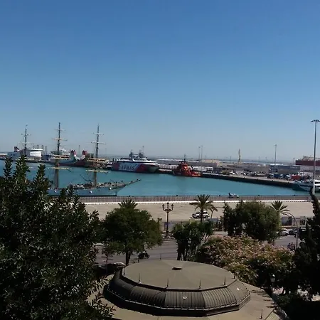 Puerta Al Mar 公寓 *